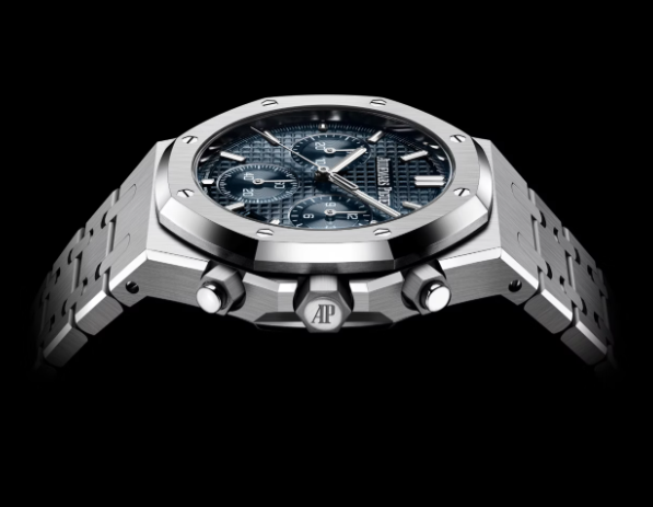 Audemars Piguet Royal Oak side view crown