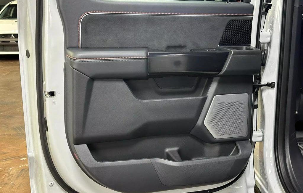 Ford F-150 Raptor door