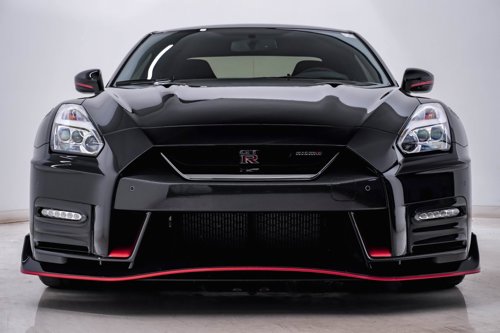 Nissan GT-R Nismo front