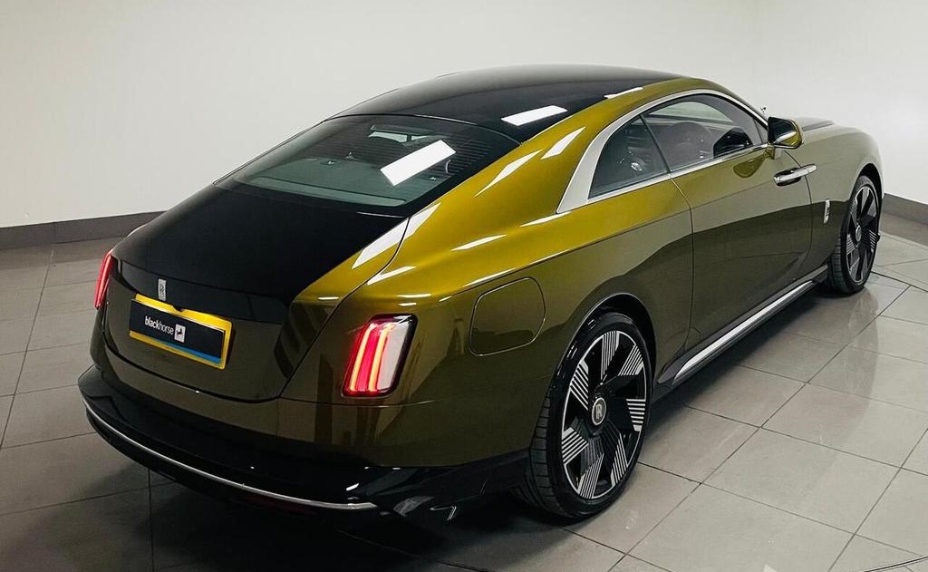 Rolls-Royce Spectre back