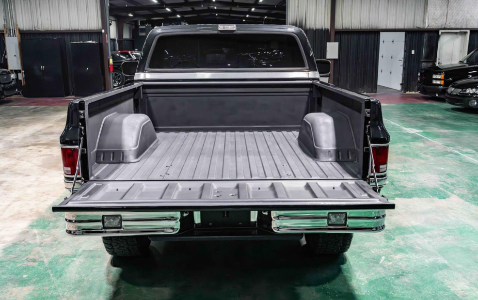 GMC K1500 Sierra truck bed