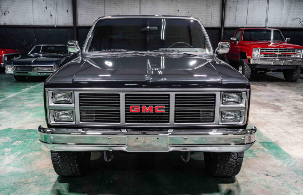 GMC K1500 Sierra front