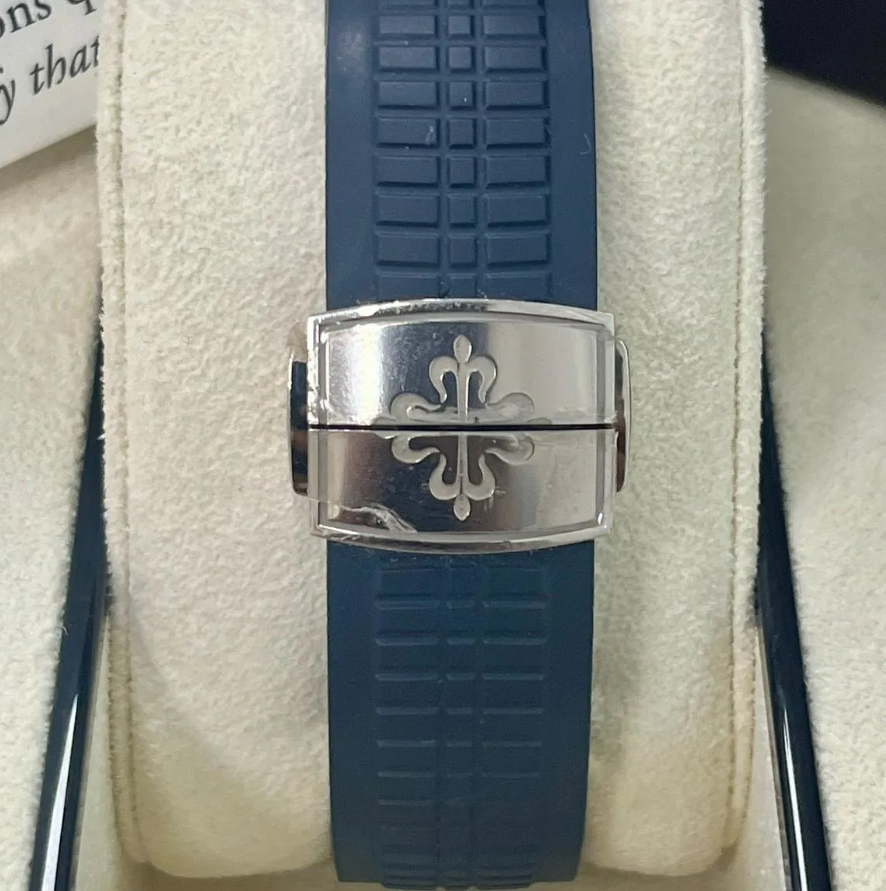 Pre-Owned Patek Philippe Aquanaut Flyback White Gold – Bild 6