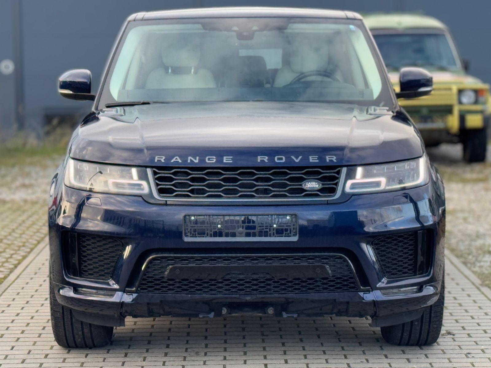 Land Rover Range Rover front