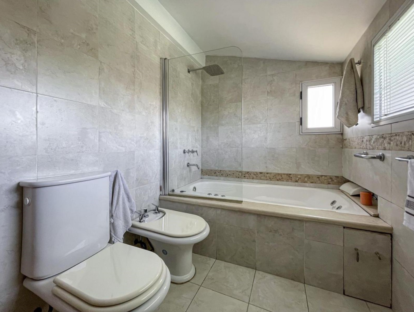 Luxury 3-Bedroom House in Rosario, Argentina - immagine 12